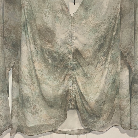 CALVIN KLEIN
Print Ruched V Neck Top - Picture 3 of 16